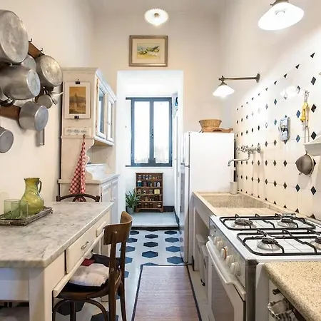 Colosseo The Family In Monti Daire *