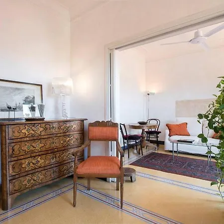 Colosseo The Family In Monti