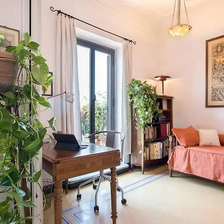 Colosseo The Family In Monti